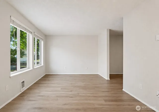 Photo 4 of Single family home for sale at 3905 N Highland St, Tacoma, WA 98407 | MLS# NWM2563802 | Listing updated on 2026-09-23