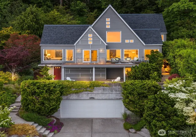 Photo 4 of Single family home for sale at 4622 57th Avenue SW, Seattle, WA 98116 | MLS# NWM2563833 | Listing updated on 2026-09-25