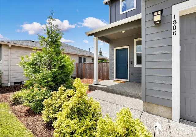 Photo 2 of Single family home for sale at 1806 Ne 11th Avenue, Battle Ground, WA 98604 | MLS# NWM2563836 | Listing updated on 2026-09-30