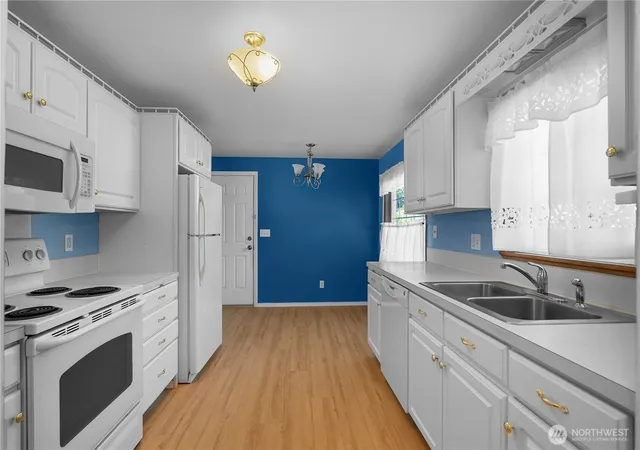 Photo 4 of Sale Pending at 1019 Lybarger St NE, Olympia, WA 98506 | MLS# NWM2563839 | Listing updated on 2026-09-30
