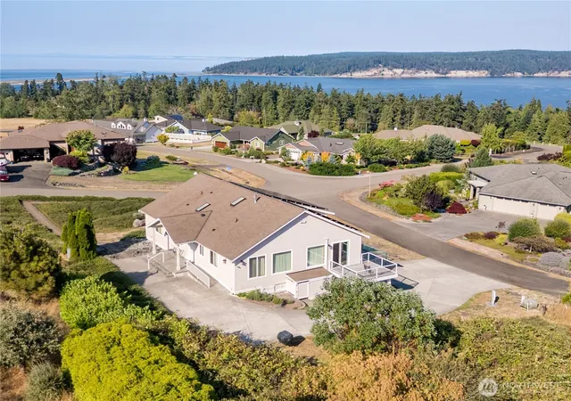 Photo 3 of Single family home for sale at 160 Mariners View Ct, Sequim, WA 98382 | MLS# NWM2563872 | Listing updated on 2026-10-02