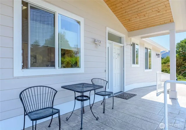 Photo 4 of Single family home for sale at 160 Mariners View Ct, Sequim, WA 98382 | MLS# NWM2563872 | Listing updated on 2026-10-02