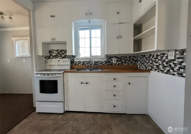 Photo 3 of Single family home for sale at 112 E Lind St, Lind, WA 99341 | MLS# NWM2563874 | Listing updated on 2026-09-22