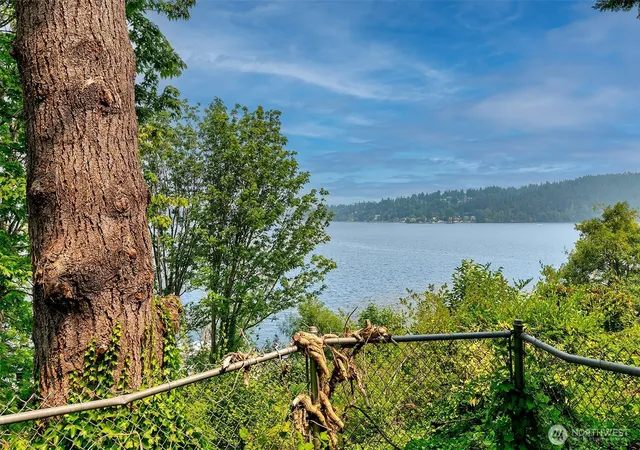 Photo 3 of Sale Pending at 14048 41st Avenue NE, Seattle, WA 98125 | MLS# NWM2563878 | Listing updated on 2026-10-01