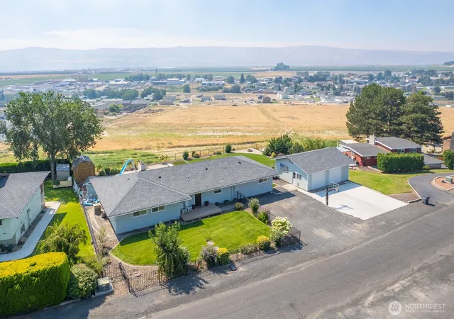Photo 3 of Single family home for sale at 225 Ne Widmer Dr, Royal City, WA 99357 | MLS# NWM2563890 | Listing updated on 2026-08-22