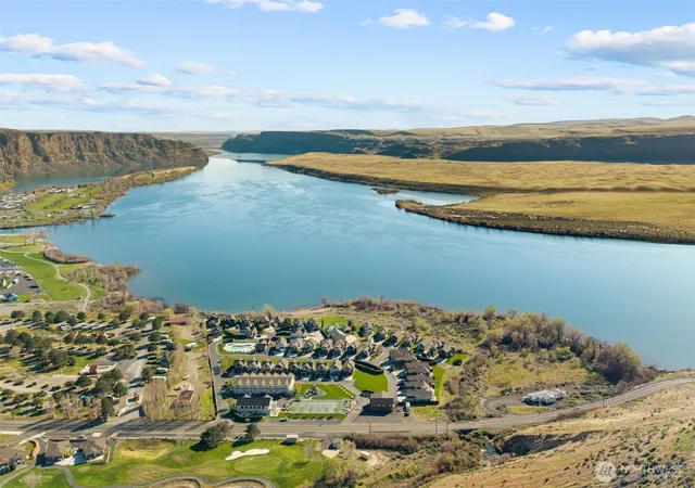 Photo 2 of Sale Pending at 9464 Yakima Ln Nw, Quincy, WA 98848 | MLS# NWM2563914 | Listing updated on 2026-09-25