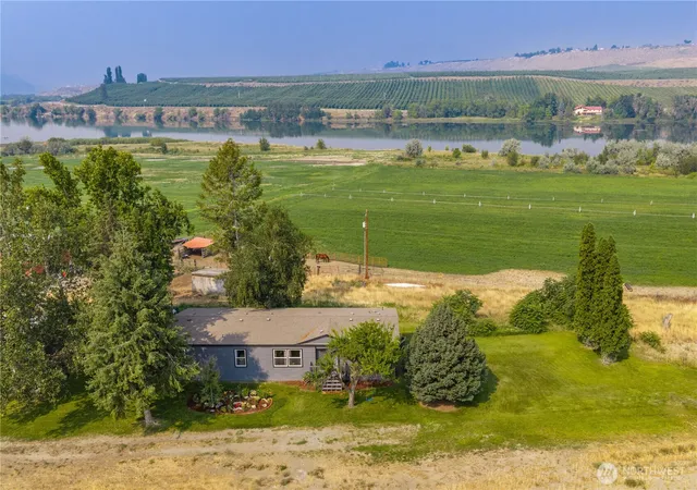 Photo 3 of Manufactured home for sale at 26575 Highway 97, Brewster, WA 98812 | MLS# NWM2563939 | Listing updated on 2026-09-23