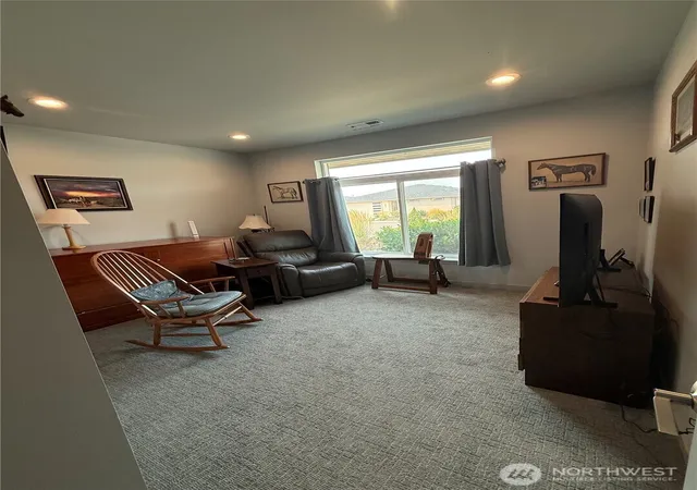 Photo 3 of Single family home for sale at 202 E Stanford Ave, Ellensburg, WA 98926 | MLS# NWM2563955 | Listing updated on 2026-09-28