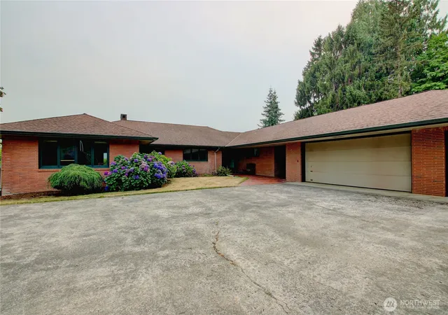 Photo 2 of Single family home for sale at 916 N Township St, Sedro Woolley, WA 98284 | MLS# NWM2563956 | Listing updated on 2026-09-23