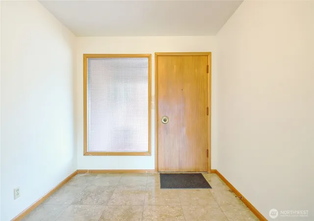 Photo 3 of Single family home for sale at 916 N Township St, Sedro Woolley, WA 98284 | MLS# NWM2563956 | Listing updated on 2026-09-23