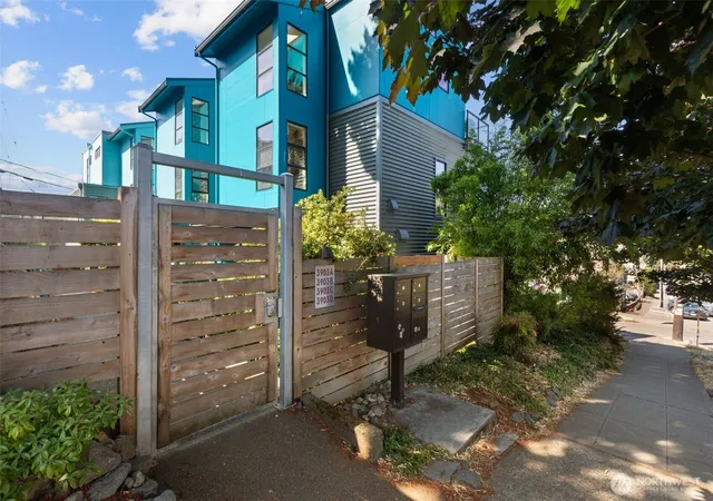 Photo 4 of Townhouse for sale at 3903 S Ferdinand St #D, Seattle, WA 98118 | MLS# NWM2563962 | Listing updated on 2026-09-23