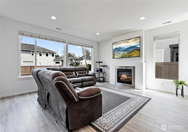 Photo 3 of Sale Pending at 35615 56th Avenue S, Auburn, WA 98001 | MLS# NWM2563976 | Listing updated on 2026-09-25