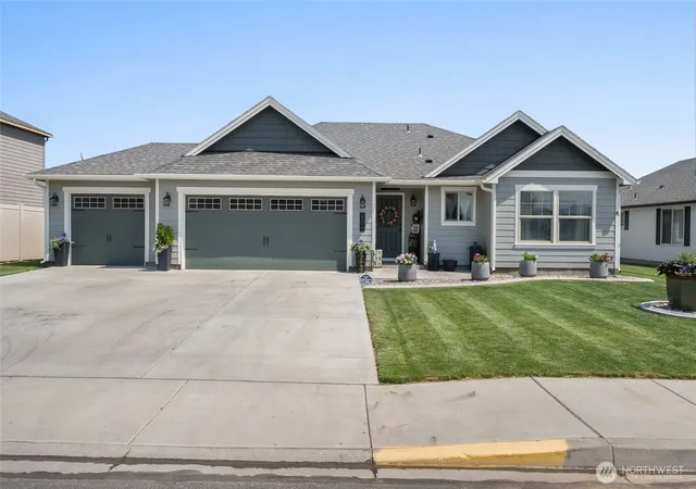 Photo 1 of Single family home for sale at 906 3rd Avenue Ne, Quincy, WA 98848 | MLS# NWM2563990 | Listing updated on 2026-09-18