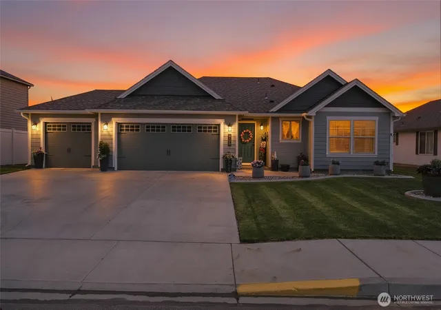 Photo 2 of Single family home for sale at 906 3rd Avenue Ne, Quincy, WA 98848 | MLS# NWM2563990 | Listing updated on 2026-09-18