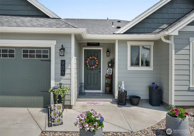 Photo 3 of Single family home for sale at 906 3rd Avenue Ne, Quincy, WA 98848 | MLS# NWM2563990 | Listing updated on 2026-09-18