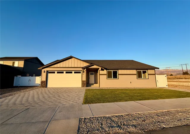 Photo 2 of Single family home for sale at 201 Country Cottage Ln, Malaga, WA 98828 | MLS# NWM2563991 | Listing updated on 2026-10-23