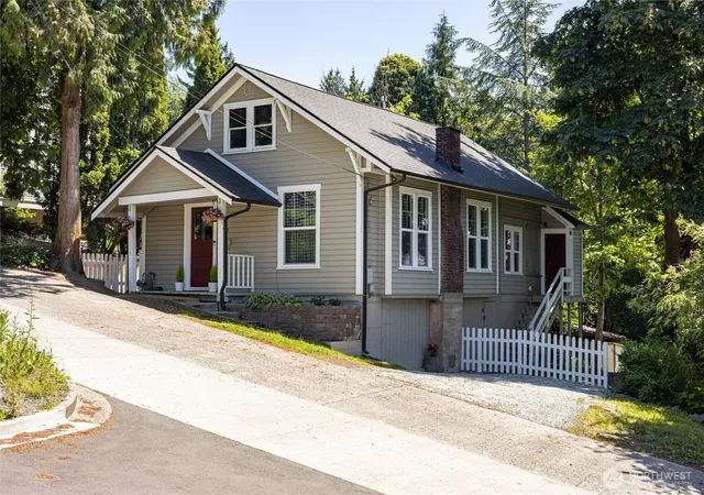 Photo 2 of Sale Pending at 112 E Division St, Mount Vernon, WA 98274 | MLS# NWM2563995 | Listing updated on 2026-09-28