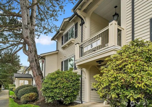 Photo 3 of Condo for sale at 12404 E Gibson Rd #B-304, Everett, WA 98204 | MLS# NWM2564003 | Listing updated on 2026-09-23