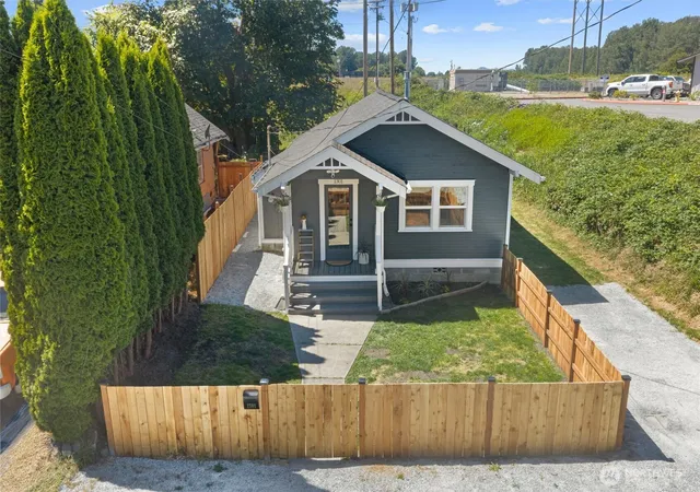Photo 3 of Sale Pending at 1301 Walter St, Mount Vernon, WA 98273 | MLS# NWM2564019 | Listing updated on 2026-09-17