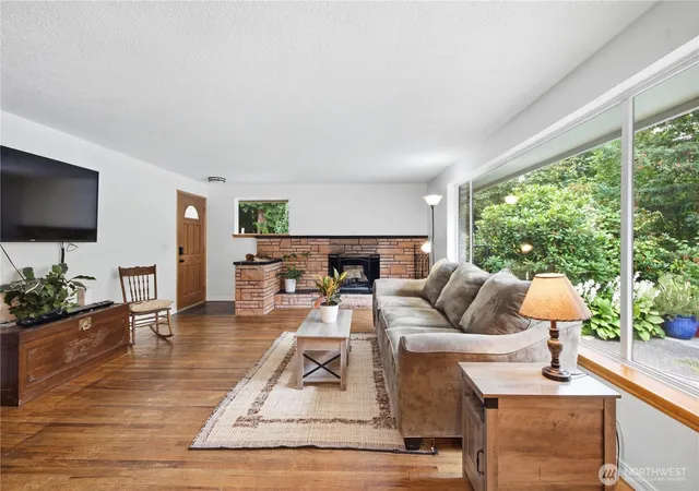 Photo 4 of Single family home for sale at 1405 Shaw Rd E, Puyallup, WA 98372 | MLS# NWM2564026 | Listing updated on 2026-09-23