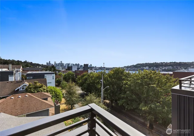 Photo 4 of Sale Pending at 2328 Franklin Ave E #C, Seattle, WA 98102 | MLS# NWM2564039 | Listing updated on 2026-09-25