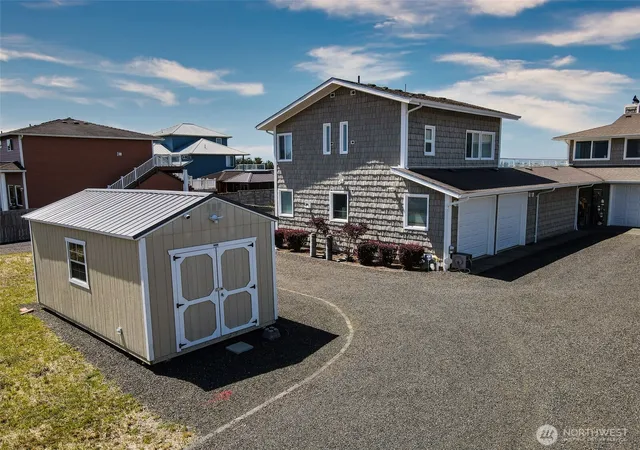 Photo 3 of Single family home for sale at 935 S Sand Dune Ave SW, Ocean Shores, WA 98569 | MLS# NWM2564045 | Listing updated on 2026-09-23
