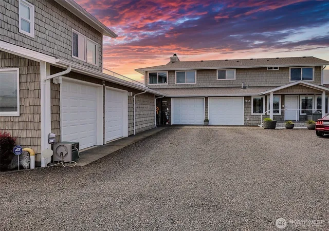 Photo 4 of Single family home for sale at 935 S Sand Dune Ave SW, Ocean Shores, WA 98569 | MLS# NWM2564045 | Listing updated on 2026-09-23