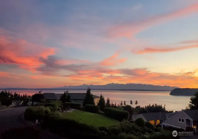 Condo for sale at 10919 E Villa Monte Dr, Mukilteo, WA 98275 | MLS# NWM2564050