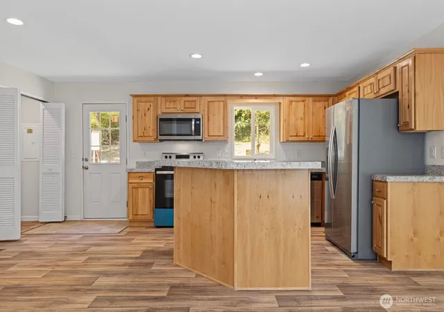 Photo 2 of Manufactured home for sale at 1615 Lake Dr Sw, Lakebay, WA 98349 | MLS# NWM2564058 | Listing updated on 2026-09-29