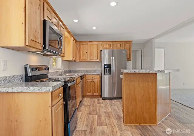 Photo 3 of Manufactured home for sale at 1615 Lake Dr Sw, Lakebay, WA 98349 | MLS# NWM2564058 | Listing updated on 2026-09-29