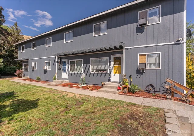 Photo 1 of Multi family home for sale at 225 W Highland Ave, Chelan, WA 98816 | MLS# NWM2564062 | Listing updated on 2026-10-16