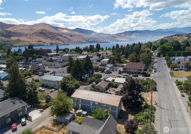Photo 2 of Multi family home for sale at 225 W Highland Ave, Chelan, WA 98816 | MLS# NWM2564062 | Listing updated on 2026-10-16