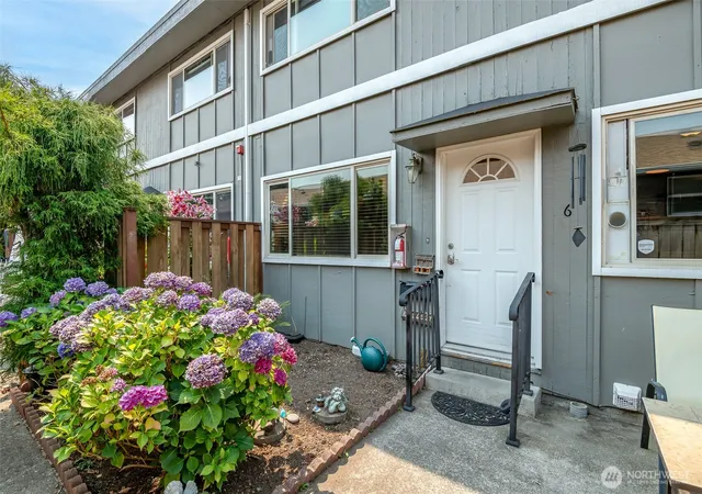 Photo 1 of Townhouse for sale at 708 N L St #6, Tacoma, WA 98403 | MLS# NWM2564076 | Listing updated on 2026-09-23