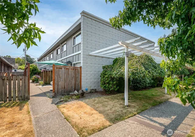 Photo 2 of Townhouse for sale at 708 N L St #6, Tacoma, WA 98403 | MLS# NWM2564076 | Listing updated on 2026-09-23