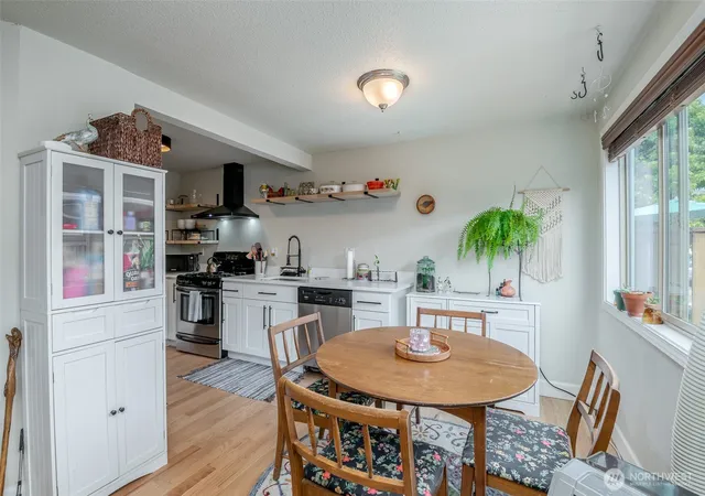 Photo 3 of Townhouse for sale at 708 N L St #6, Tacoma, WA 98403 | MLS# NWM2564076 | Listing updated on 2026-09-23