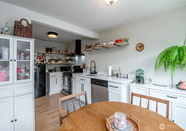 Photo 4 of Townhouse for sale at 708 N L St #6, Tacoma, WA 98403 | MLS# NWM2564076 | Listing updated on 2026-09-23