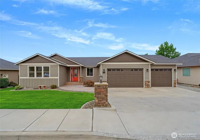 Photo 1 of Single family home for sale at 76 S Meadowbrook Ln, East Wenatchee, WA 98802 | MLS# NWM2564090 | Listing updated on 2026-10-23