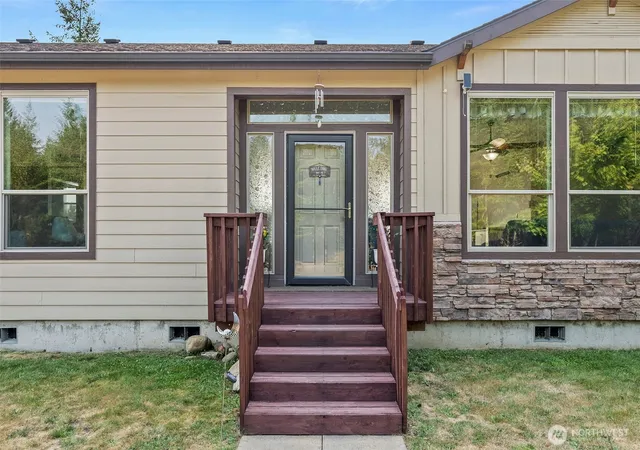 Photo 2 of Single family home for sale at 351 N Evening Star Ln, Hoodsport, WA 98548 | MLS# NWM2564105 | Listing updated on 2026-10-01