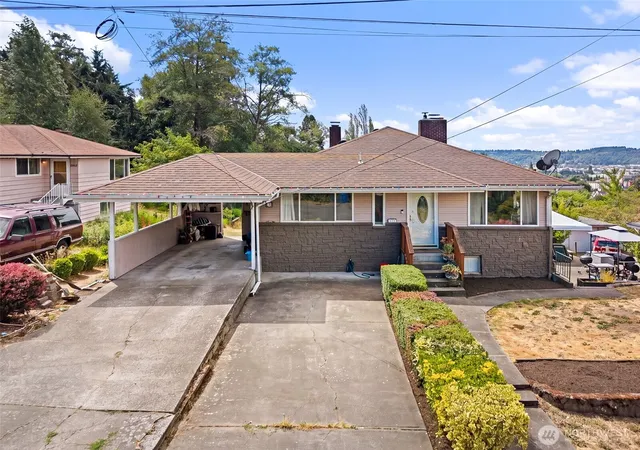 Photo 1 of Single family home for sale at 1735 S Pearl St, Seattle, WA 98108 | MLS# NWM2564166 | Listing updated on 2026-09-23