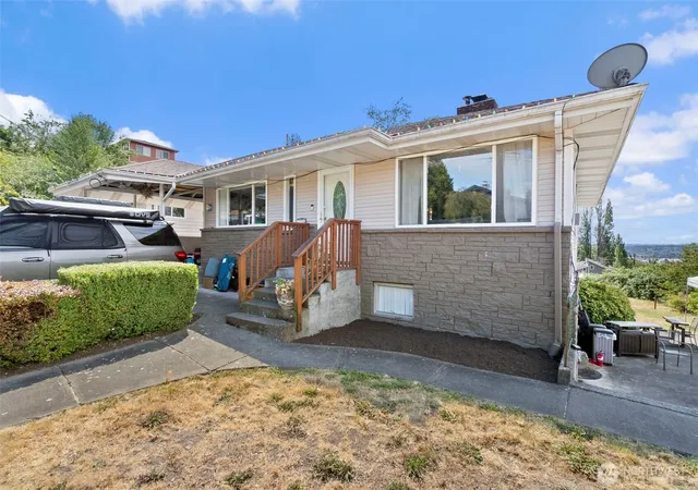 Photo 2 of Single family home for sale at 1735 S Pearl St, Seattle, WA 98108 | MLS# NWM2564166 | Listing updated on 2026-09-23