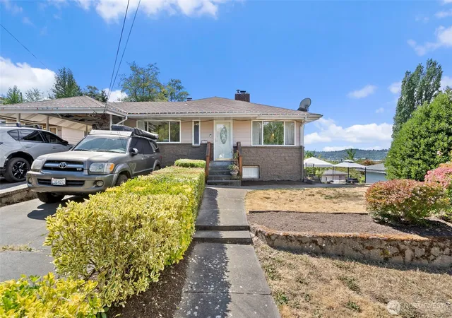 Photo 3 of Single family home for sale at 1735 S Pearl St, Seattle, WA 98108 | MLS# NWM2564166 | Listing updated on 2026-09-23