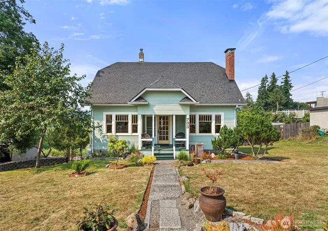 Photo 1 of Sale Pending at 735 Cowlitz St E, South Bend, WA 98586 | MLS# NWM2564172 | Listing updated on 2026-09-25