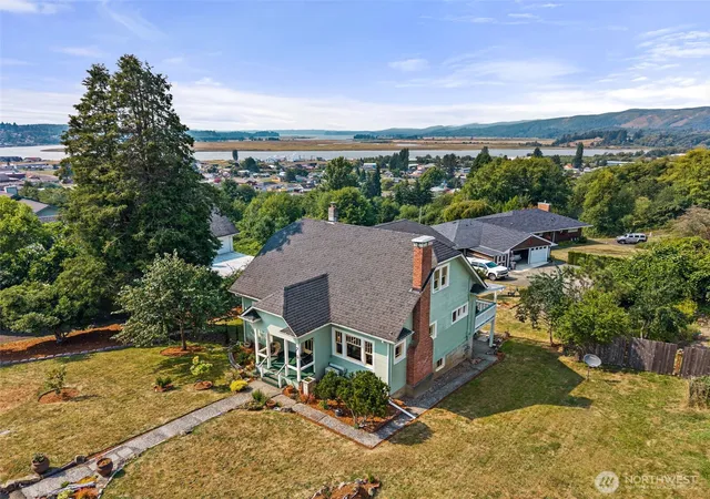 Photo 2 of Sale Pending at 735 Cowlitz St E, South Bend, WA 98586 | MLS# NWM2564172 | Listing updated on 2026-09-25