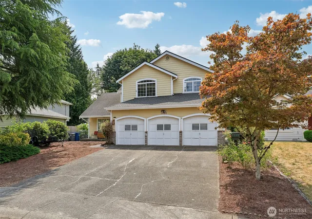 Photo 2 of Single family home for sale at 11121 Se 271st Street, Kent, WA 98030 | MLS# NWM2564173 | Listing updated on 2026-09-23