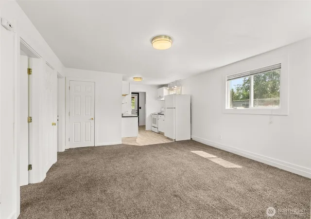 Photo 4 of Sale Pending at 903 Howard St, Raymond, WA 98577 | MLS# NWM2564176 | Listing updated on 2026-09-30