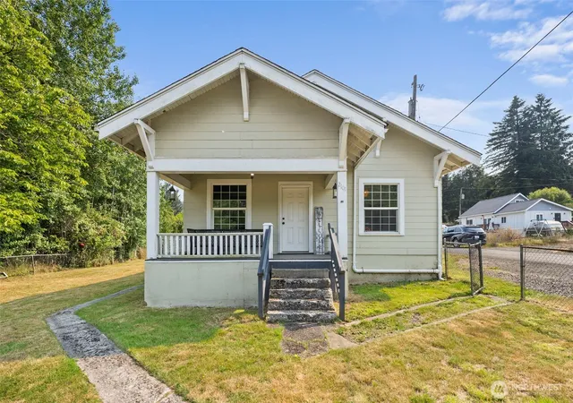 Photo 1 of Single family home for sale at 2101 Henkle St, Raymond, WA 98577 | MLS# NWM2564177 | Listing updated on 2026-09-23