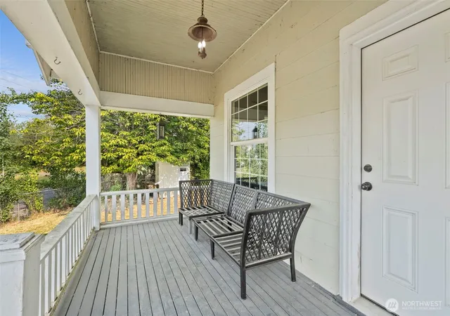 Photo 3 of Single family home for sale at 2101 Henkle St, Raymond, WA 98577 | MLS# NWM2564177 | Listing updated on 2026-09-23
