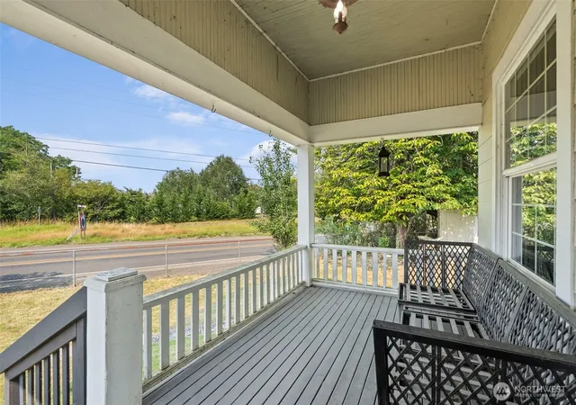 Photo 4 of Single family home for sale at 2101 Henkle St, Raymond, WA 98577 | MLS# NWM2564177 | Listing updated on 2026-09-23