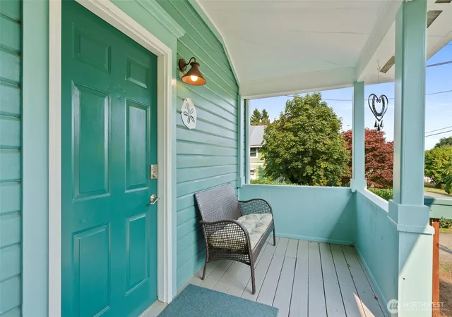 Photo 3 of Single family home for sale at 401 B St, South Bend, WA 98586 | MLS# NWM2564178 | Listing updated on 2026-09-28