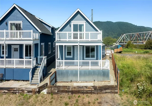 Photo 1 of Single family home for sale at 346 Island Ln, Raymond, WA 98577 | MLS# NWM2564179 | Listing updated on 2026-09-23